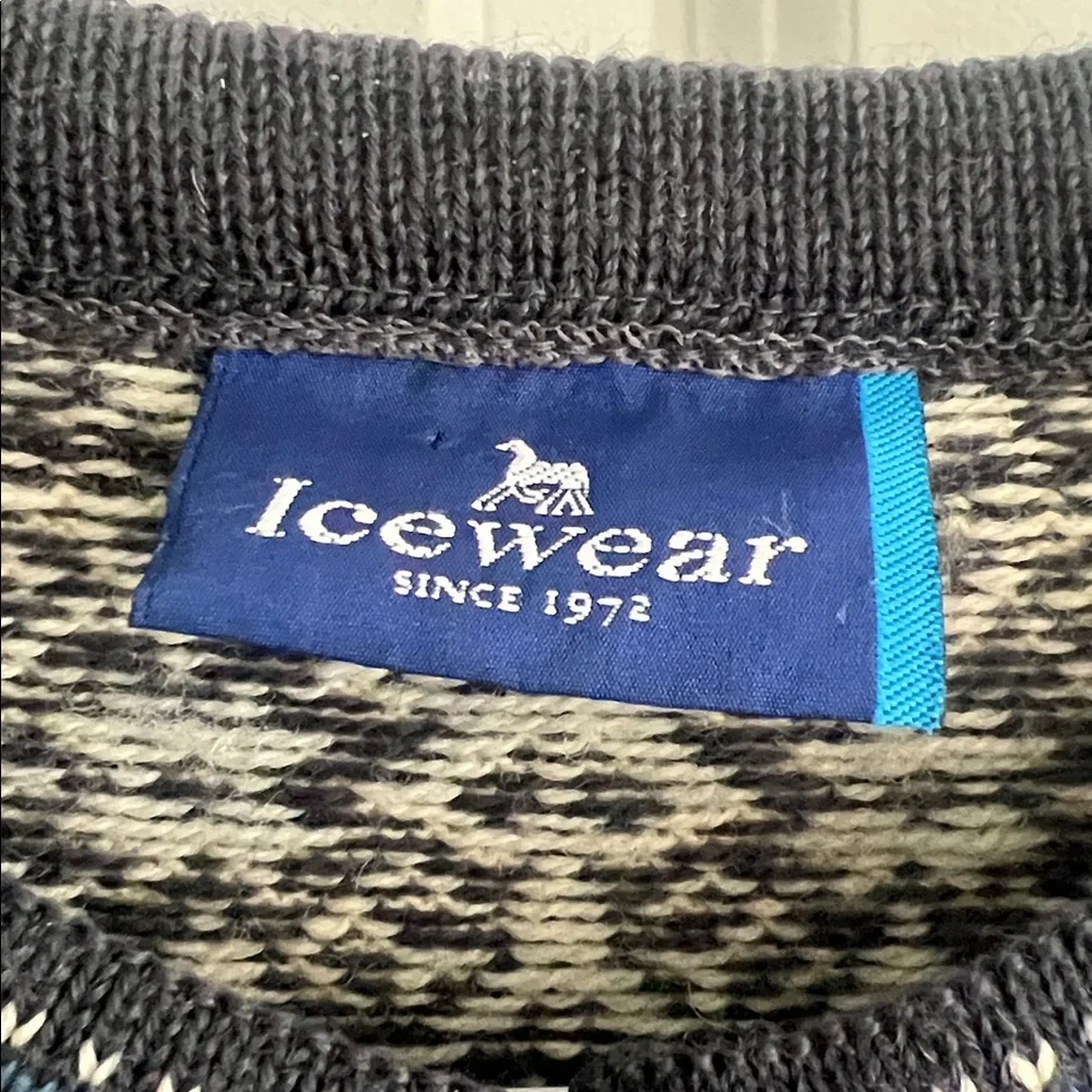 Icewear Wool Navy and Cream Patterned Button Down Cardigan Size Large - Picture 3 of 5